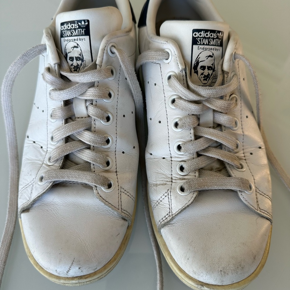 Women’s Adidas Stan Smith sneakers shoes size 8 navy heel